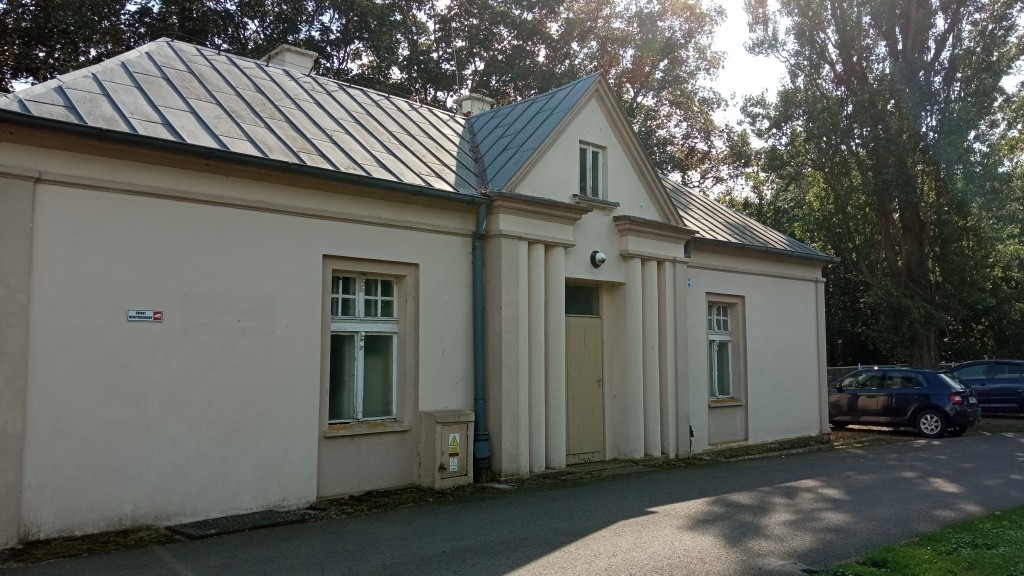 Zabytkowy Dworek w Zarzeczewie