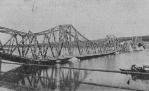 Most Stalowy wysadzony