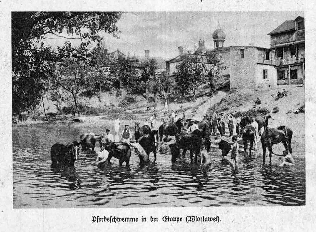 Niemieccy żołnierze przy wodopoju