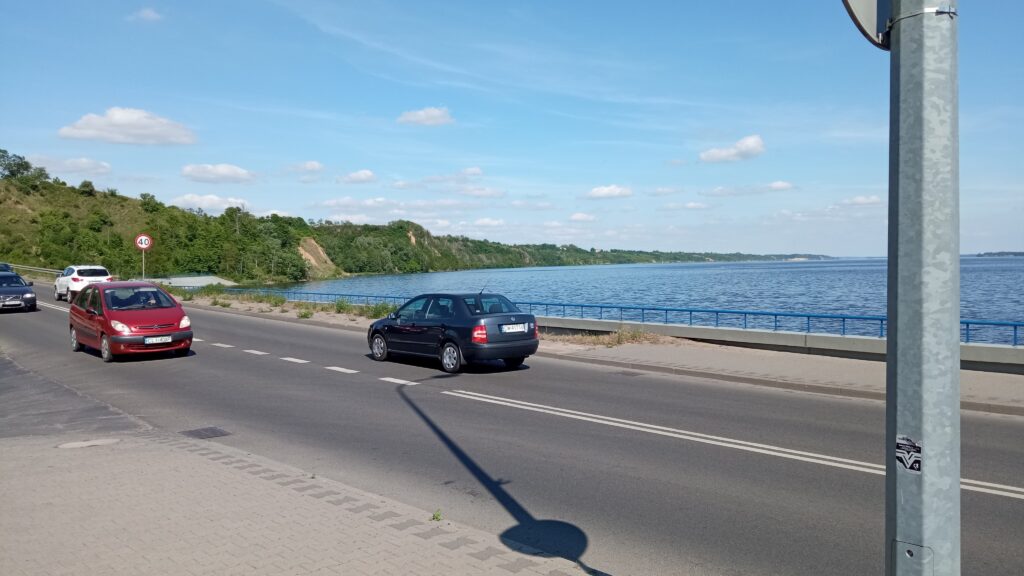 Widok na skarpy i Jezioro Włocławskie