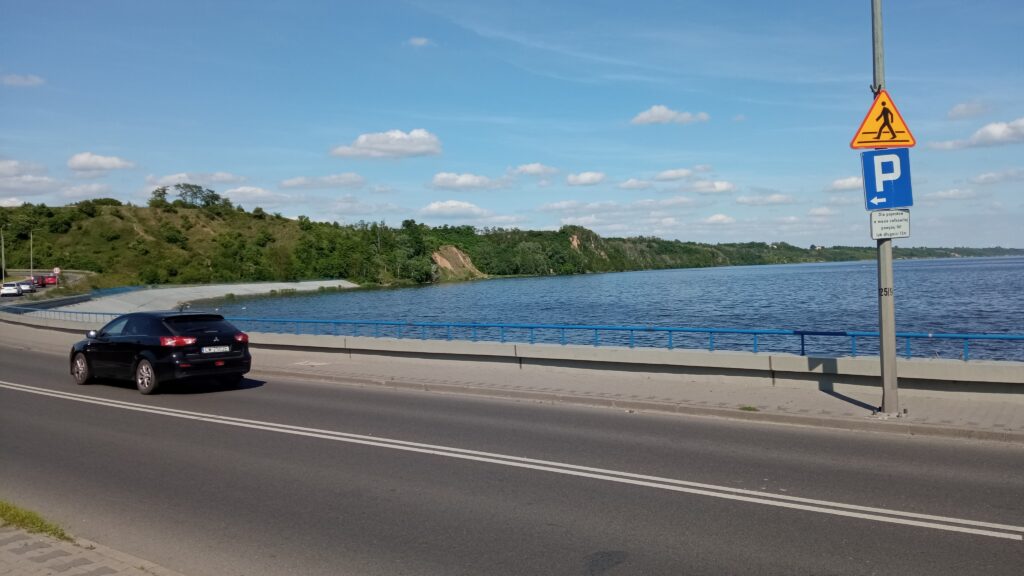 Widok na skarpy i Jezioro Włocławskie