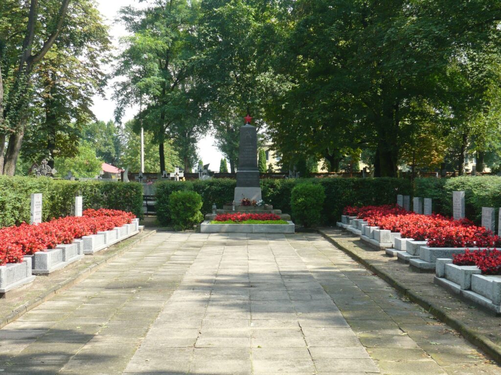 Mogiły żołnierzy radzieckich na cmentarzu komunalnym