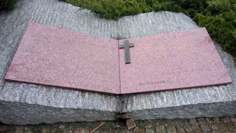 Pomnik upamiętniający dawne więzienie