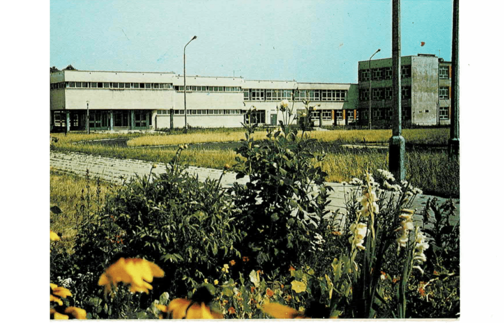 Zespół Szkół Zawodowych, pocztówka z 1975r., skan własny