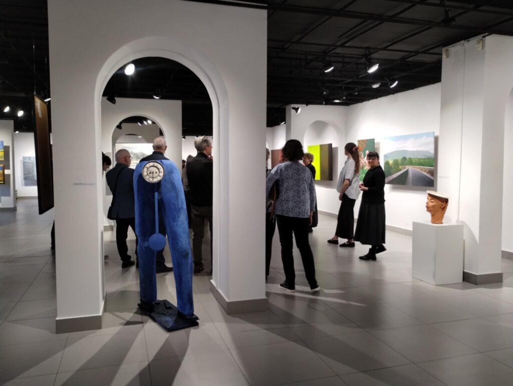 Fragment wystawy „Spojrzenia. Natura rzeczy” w włocławskiej Galerii Sztuki Współczesnej