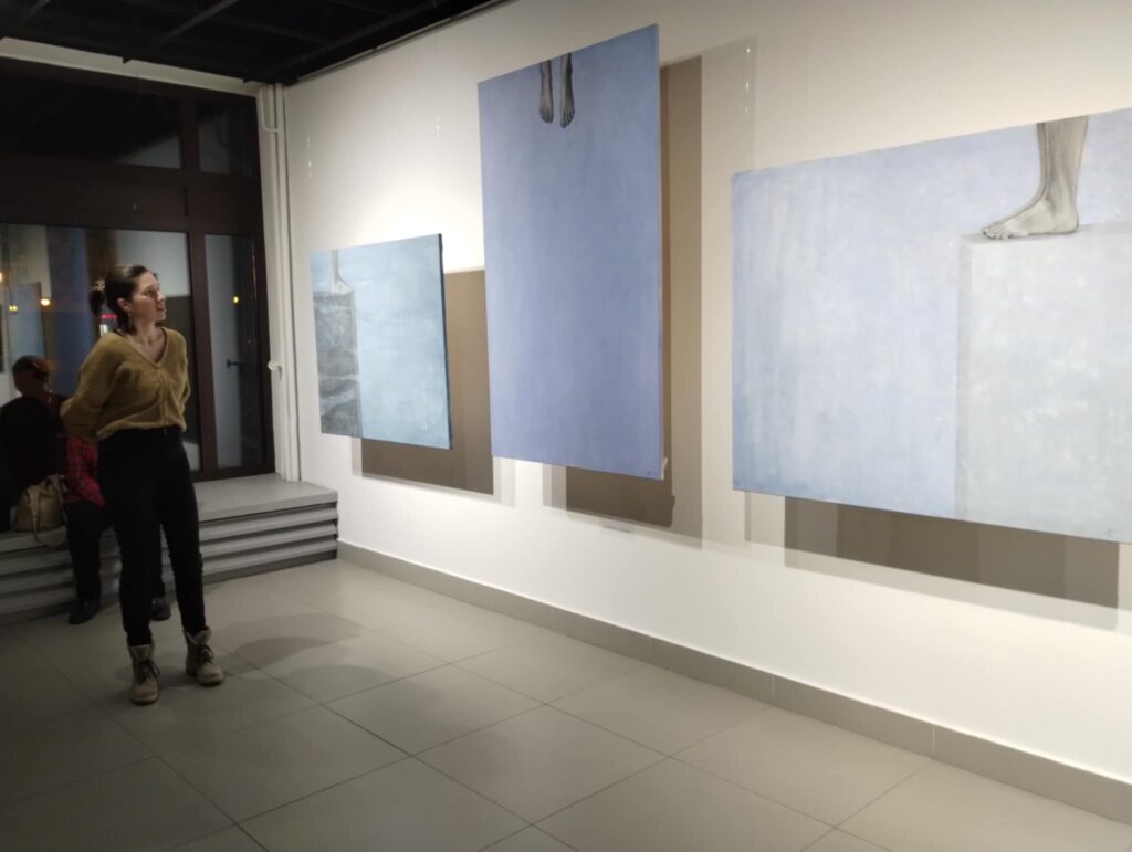 Fragment wystawy „Spojrzenia. Natura rzeczy” w włocławskiej Galerii Sztuki Współczesnej