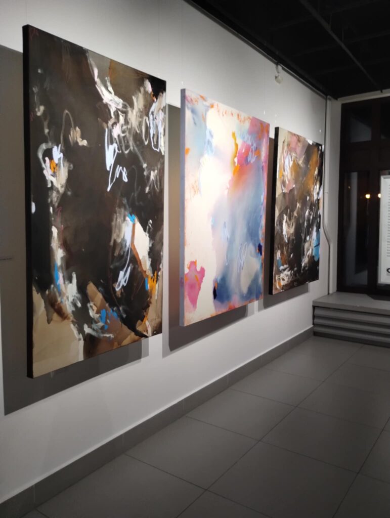 Fragment wystawy „Spojrzenia. Natura rzeczy” w włocławskiej Galerii Sztuki Współczesnej