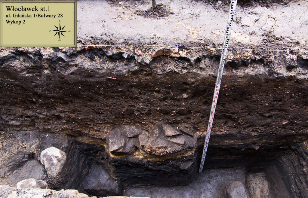 Pierwsza włocławska katedra, prawdopodobnie pozostałości murów, 2009 r.