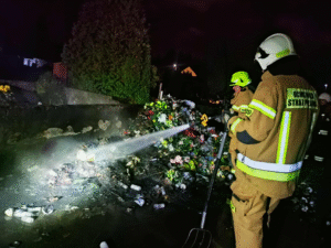 Akcja gaśnicza na cmentarzu parafialnym, Szpetal Górny. Źródło: OSP Szpetal Górny