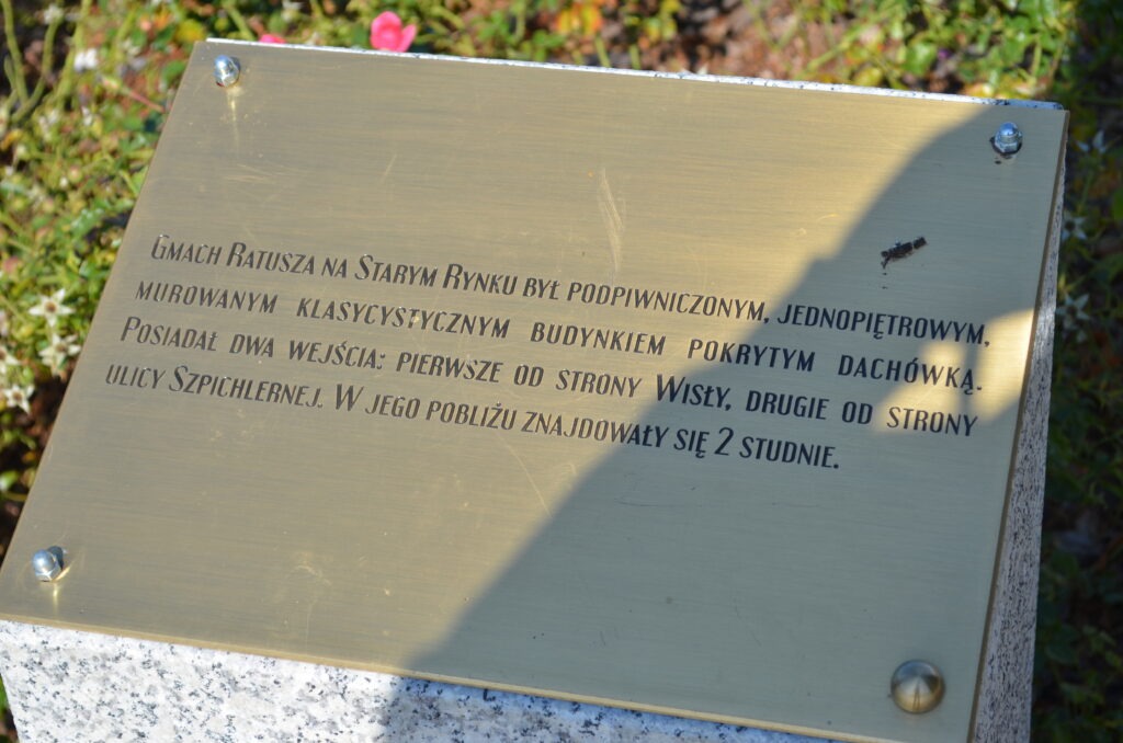 Stary Rynek, tablica pamiątkowa w miejscu dawnego ratusza
